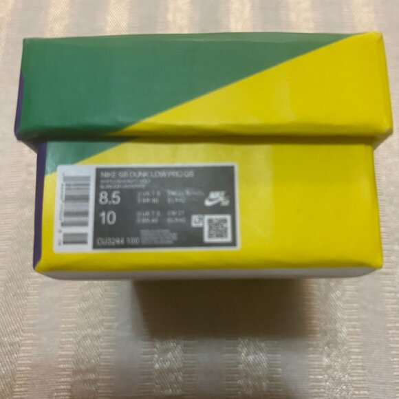 MINIATURE  NIKE AIR DUNK SHOES (5 INCHES IN LENGTH) ORIGONAL BOX NEW main image 8